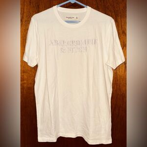 Abercrombie & Fitch Cream Short Sleeve Tee w/ Embroidered Logo Size Medium NWOT
